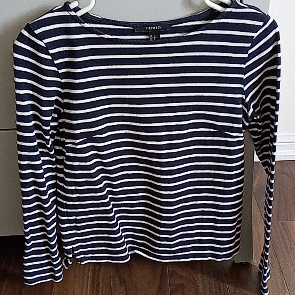 Forever 21 100% cutton top long sleeves